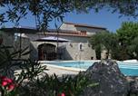 Location vacances Saint-Victor-de-Malcap - Villa Les Hauts De Cassagnas-1