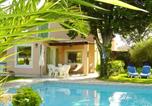 Location vacances Courthézon - Maison chaleureuse à Orange avec piscine privée-2