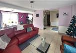 Location vacances Aire-sur-la-Lys - 3 Bedroom Cozy Home In Roquetoire-3