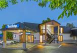 Hôtel Canton - Travelodge by Wyndham Gananoque-1