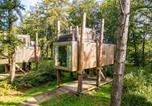 Location vacances  Hainaut Province - Enchanting treehouse for family by Belvilla, cleaning included-1