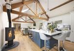 Location vacances Brent Knoll - The Cowshed - Hot tub, Garden, Parking-3