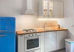 Location vacances  Province de Tarente - Cozy Apartment In Taranto With Wifi-4