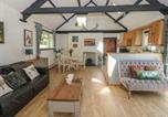 Location vacances  Gare de Ton Pentre - Daffodil Cottage-3