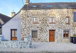 Location vacances Morsalines - Nice Home In Quettehou With Kitchen-1
