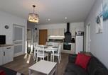 Location vacances Le Mont-Dore - Bel Appartement T3 avec Wifi et Parking, Résidence de Standing, 300m des Thermes au Mont-Dore - Fr-1-608-87-2