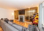 Location vacances Reading - Free parking Sleeps 9 Fully Equipped Playroom-1