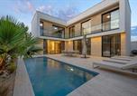 Location vacances Tribunj - Gorgeous Home In Tribunj With Private Swimming Pool, Can Be Inside Or Outside-1