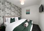 Location vacances  Gare de Ton Pentre - Modern House near Washeries Park-3