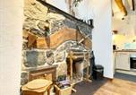 Location vacances Llanllechid - Couples Retreat at Peaceful Farm Stay near Snowdonia-2