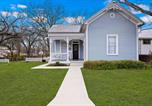 Location vacances Fredericksburg - Bella Rosa Off Main - Walking distance to Main St-1