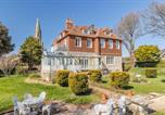 Location vacances Shanklin - Old Vicarage Garden Apartment, Duplex Residence, Breathtaking sea views Over Shanklin Bay - Shanklin Old Village, fantastic family getaway!-2