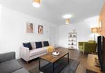 Location vacances Windsor - Stylish 3-Bedroom Home with Garden & Parking in Slough-1