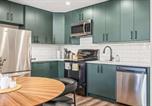 Location vacances Banff - Mountain Views Balcony and Free Parking-1