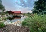 Location vacances Hilders - Blockbohlen Holzhaus mit Sauna, Outdoor Jacuzzi und Badeteich-1