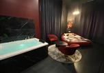Hôtel 4 étoiles Tournus - Legend Majestic Superbe Love Room - Jacuzzi - Champagne - Romantisme - parking privé Gratuit-1