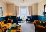 Hôtel Conwy - Hotel No5, Beachfront with Free Private Car Park-3