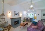Location vacances Olympia - Scandinavian Cottage by the Sea, Close Walk to Ferry and Town-2