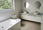 Location vacances Matetic Vineyards - Concrete house overlooking the ocean and beach access-3