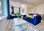 Location vacances  Gare de Walsall - Modern 3 Bedroom 2 Bath House with Parking, Wednesbury, Birmingham-1