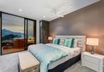 Location vacances Queenstown - Chic Central Penthouse 3bm with Spa-2