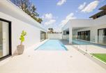 Location vacances Shoal Bay - 57 Tomaree Road Complex - House and Cabana with Pool, Air-con, Wi-fi, Boat Parking-2