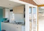 Location vacances  Ain - Mobil-home avec Terrasse, 4 Couchages, 2 Chambres - Api-1-52-1413-1