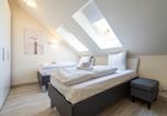 Location vacances Binz - Dünenpark Binz - Komfortplus Ferienwohnung mit 2 Schlafzimmern und Balkon im Dachgeschoss 195-4
