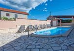 Location vacances Novigrad Općina - Nice Home In Pridraga-1