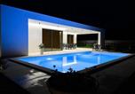 Location vacances Lokvičići - Golden House with heated Pool-3