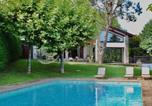 Location vacances Urrugne - Somptueuse villa Basque avec vue sur la Rhune et grand jardin - Fr-1-239-1145-1