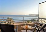 Location vacances Bord de mer de Le Lavandou - Appartement T2 climatisé, terrasse, plage à 3 couchages - Fr-1-251-379-1