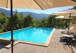 Location vacances  Province de Pistoia - Mountain view holiday home in Cutigliano-2