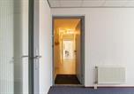 Location vacances South Holland - Modern Riverside Apartment with Sunny Terrace-2