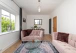 Location vacances Newton St Loe - Central 2 bedroom flat with parking - Pass the Keys-2