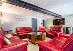 Location vacances Saint-Martin-de-Varreville - ​Forrest Guest House - À 10 min de la plage-1