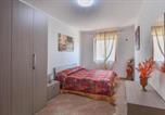 Location vacances  Province de Vibo-Valentia - Stunning Apartment In Limbadi With Wifi-4
