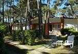Location vacances  Province d'Udine - Villa with garden in Lignano Pineta-1