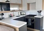 Location vacances Clacton-on-Sea - Modern Caravan With Decking At Valley Farm, Essex Ref 46112v-1