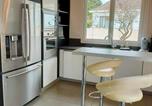 Location vacances Saint-Jean-de-Monts - Maison Spacieuse avec Piscine Privée et Jardin à Saint Jean de Monts - Fr-1-323-381-2