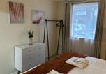 Location vacances Stroud - Orange Lilly in Stroud with Free Parking-4