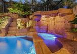 Location vacances Fort Myers - Coral Falls-Private Resort-Style Retreat with Pool, Spa, Tiki Hut-2
