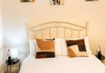 Location vacances  Gare de Wolverhampton - Deluxe Private Room in a flat W Fast Wifi, Netflix, Free Parking-1