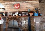 Location vacances Ygrande - Maison en pierre rénovée avec étang, pêche, jardin et Bbq, proche Forêt de Tronçais - Fr-1-489-293-3