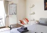 Location vacances  Hauts-de-Seine - Studio lumineux avec balcon Porte de Versailles-1