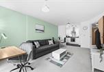Location vacances Milton Keynes - Cotels at The Hub Serviced Apartments Fibre Wifi, Central Location in Vibrant Leisure Quarter, Free Parking-1