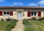 Location vacances  Deux-Sèvres - Attractive villa with swimming pool in Les Forges, cleaning included-2