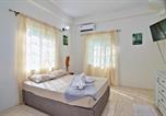 Location vacances  Palm Island ou Ile Prune - Valley-View Hideaway-1
