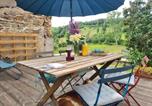 Location vacances  Loire - Gîte cosy avec terrasse, piscine et spa, au cœur de la Côte Roannaise - Fr-1-496-322-2