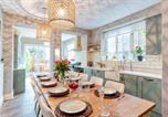 Location vacances Cromer - 6br Luxury Beach House Hot Tub & Sea Views-4
